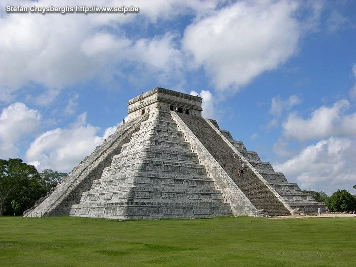 Chitzen Itza - El Castillo The high pyramid or El Castillo (800 AD) is devoted to the god Kukulcan (Maya representation of the god Quetzalcoatl). It has 4 staircases and various features correspond to aspects of the Maya calendar.  Stefan Cruysberghs